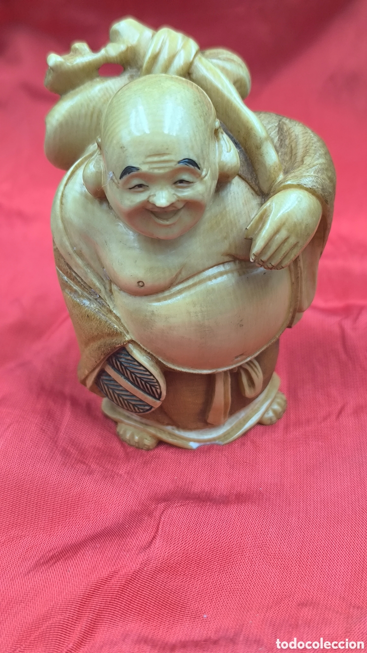 Arte: Antiguo okimono oriental &ldquo;Buda sonriente&rdquo; Hotei &ndash; talla en hueso o marfil &ndash; tipo netsuke &ndash; 8 cm