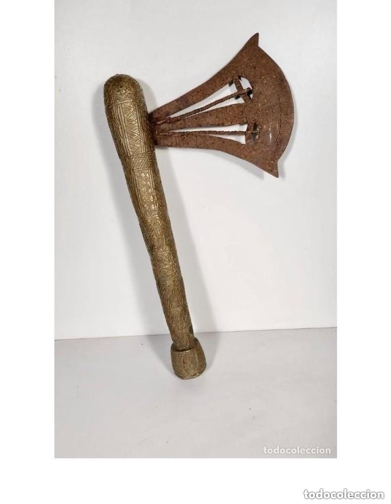 Kunst: GRAN Hacha - Songye - Rep&uacute;blica Democr&aacute;tica del Congo. 50cmx30cm.