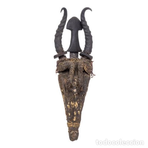 Kunst: Arte africano - Estuche con 1 cuchillo y 2 dagas - Siglo XIX