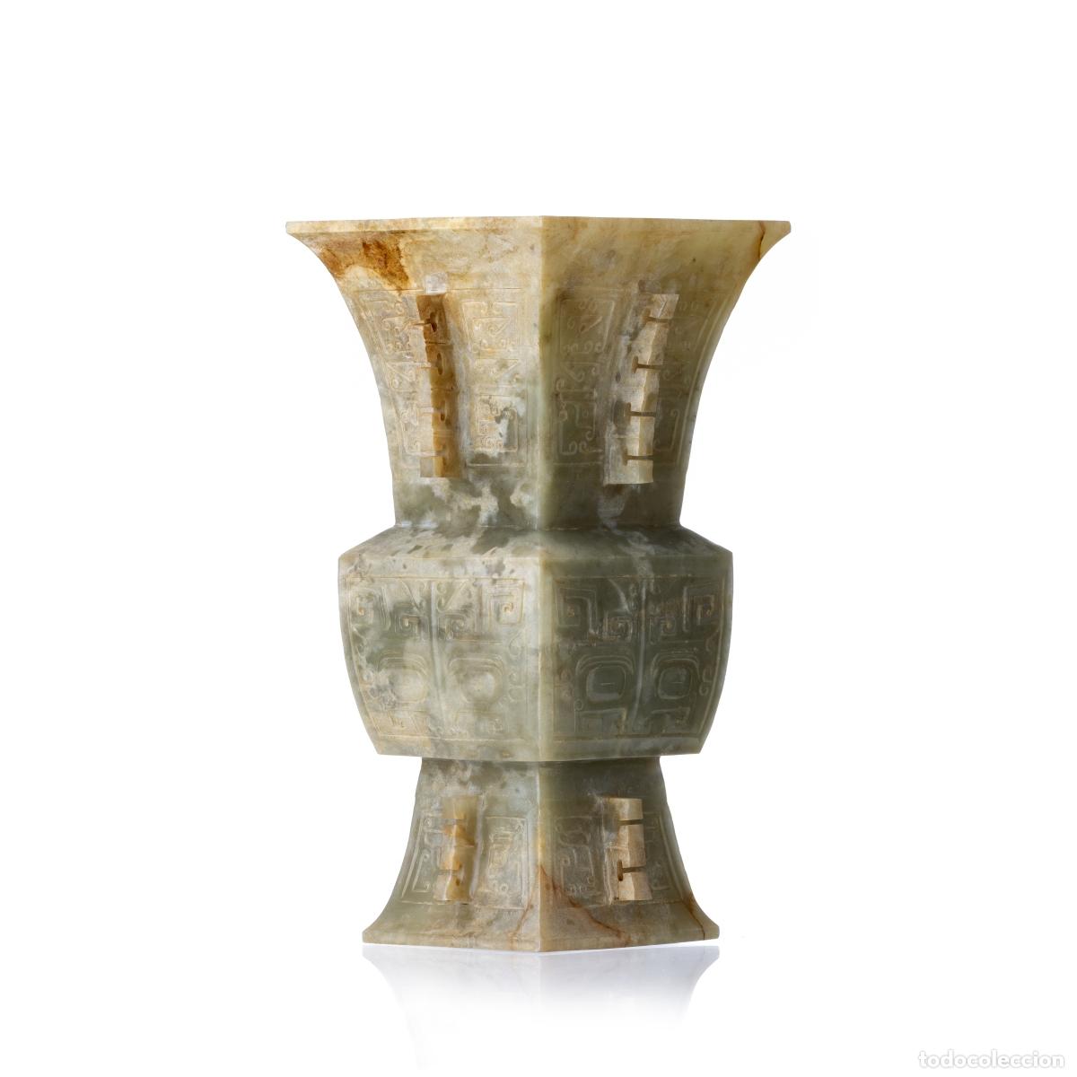 Kunst: Escultura oriental: Jarr&oacute;n de jade arcaico.