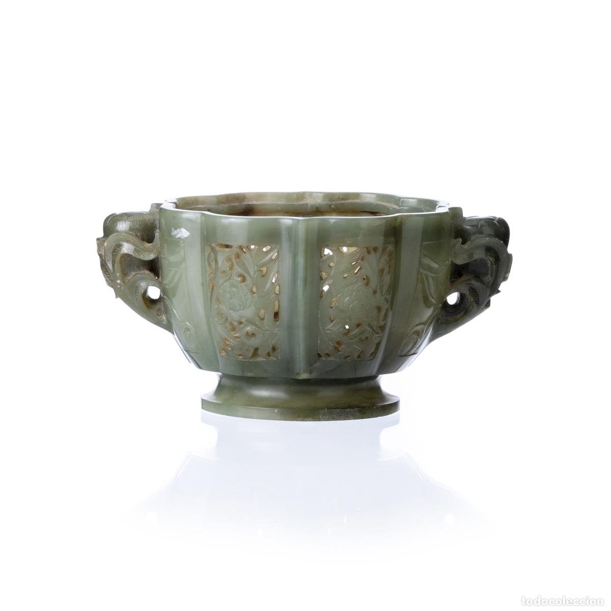 Arte: Escultura oriental - Cuenco de goma; en jade - Per&iacute;odo Minguo