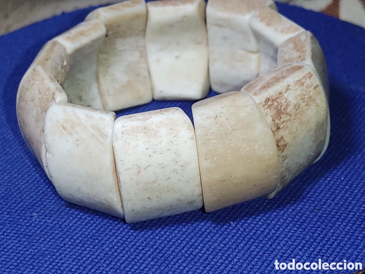 Arte: Pulsera &eacute;tnica africana de hueso.
