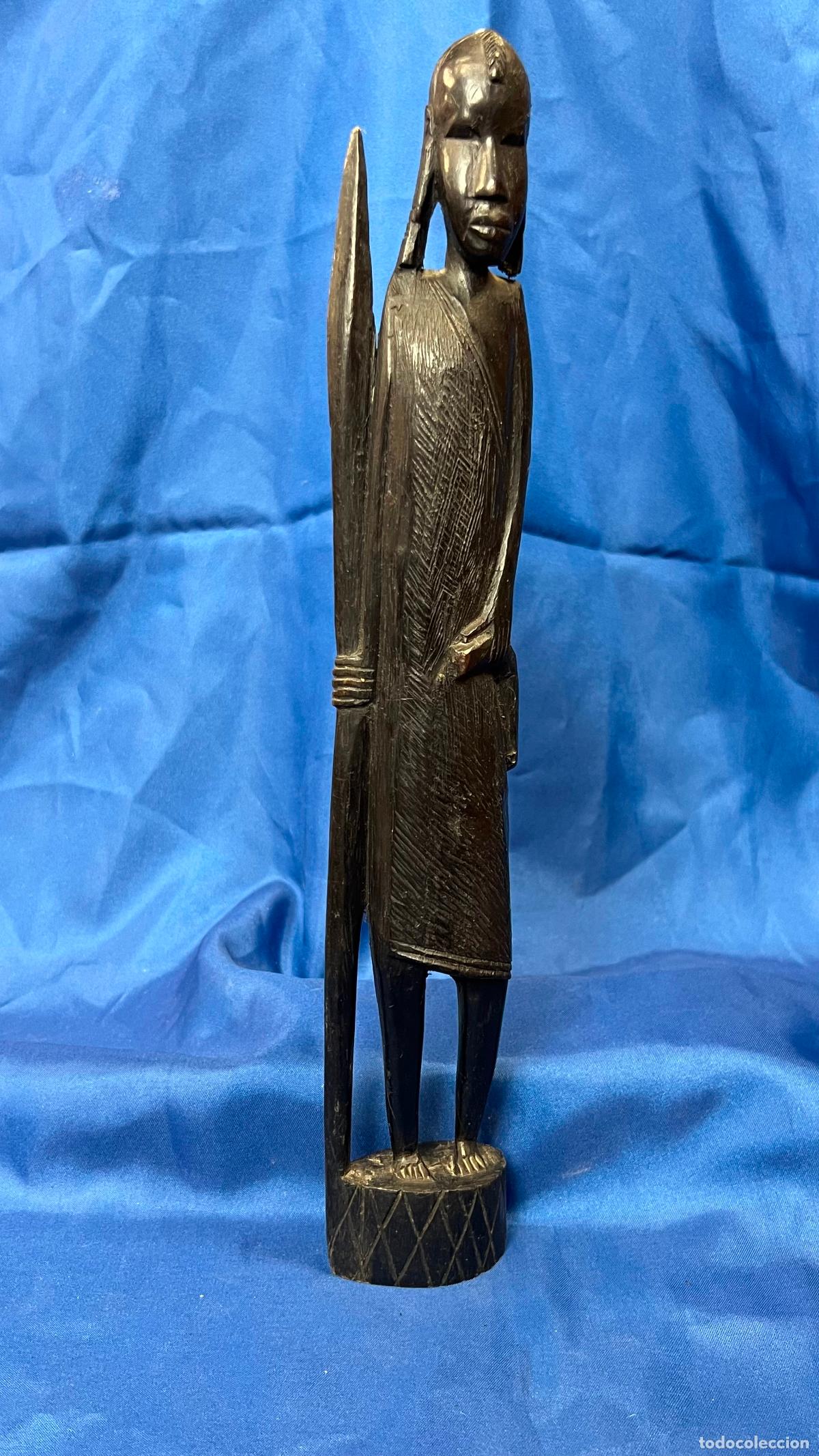 Art: Antigua Escultura de Guerrero Africano en Madera . Talla &Eacute;tnica Vintage