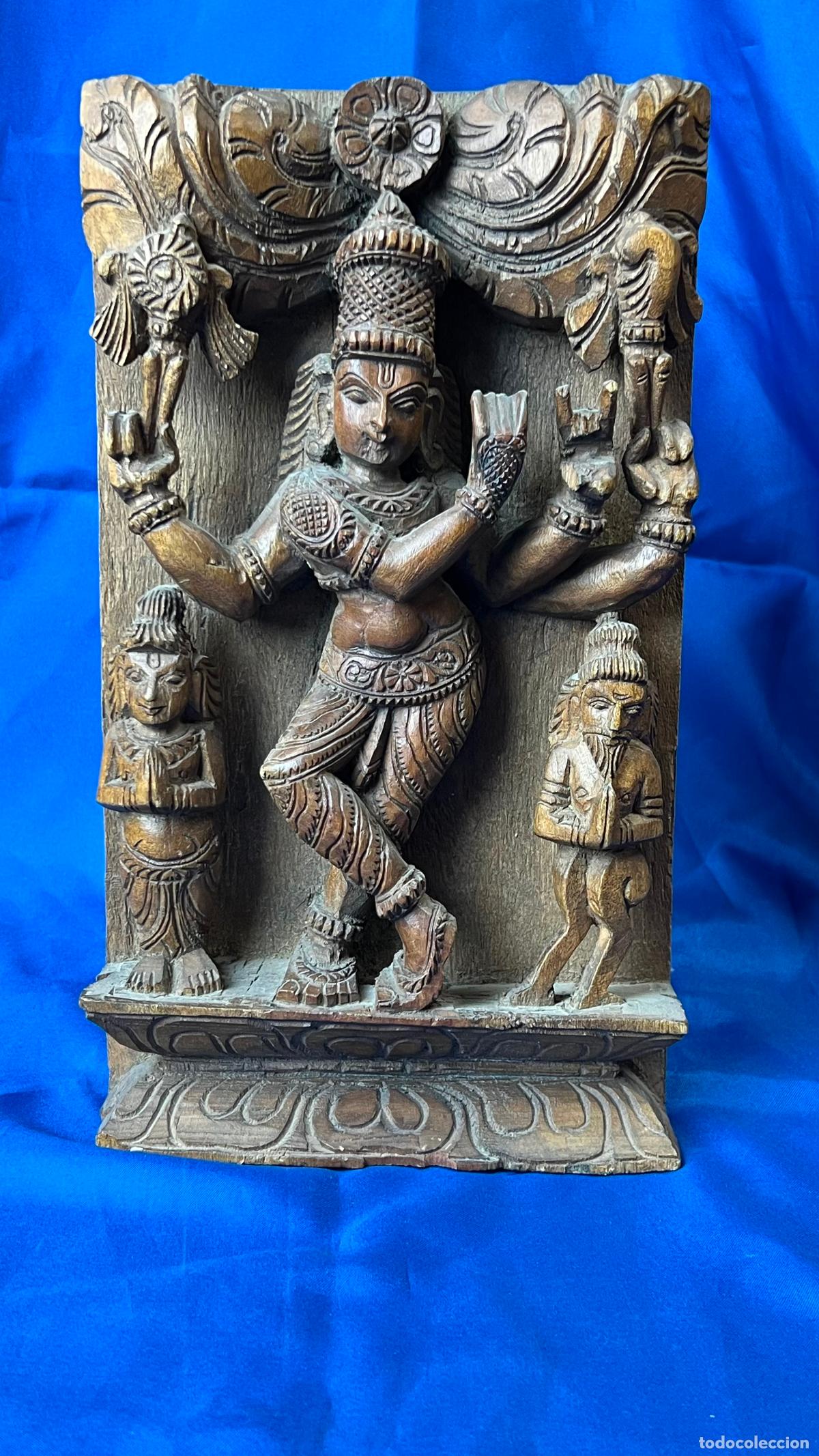 Art: Antiguo Panel de Madera Tallada en Altorrelieve con Deidad Hind&uacute;. Arte Asi&aacute;tico Colonial
