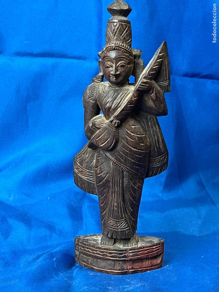 Art: Antigua Figura de Diosa o Deidad Hind&uacute; (Saraswati) en Madera Tallada. Escultura Oriental Vintage
