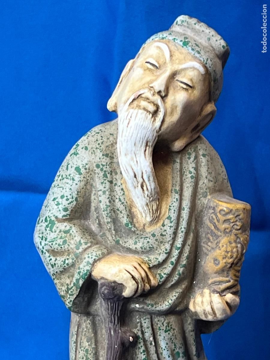 Art: Antigua Figura de Sabio Anciano Oriental con Bast&oacute;n. Escultura de Piedra Reconstituida o simil
