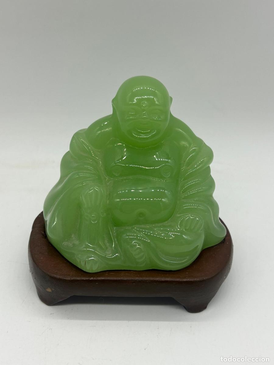 Arte: Buda jade tallado China S XIX con base de madera tallada