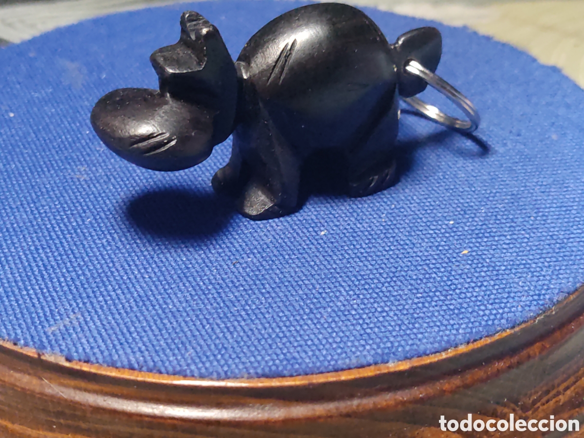 Arte: Colgante o llavero hipop&oacute;tamo tallado en madera de &eacute;bano,dije,figa,fetiche.