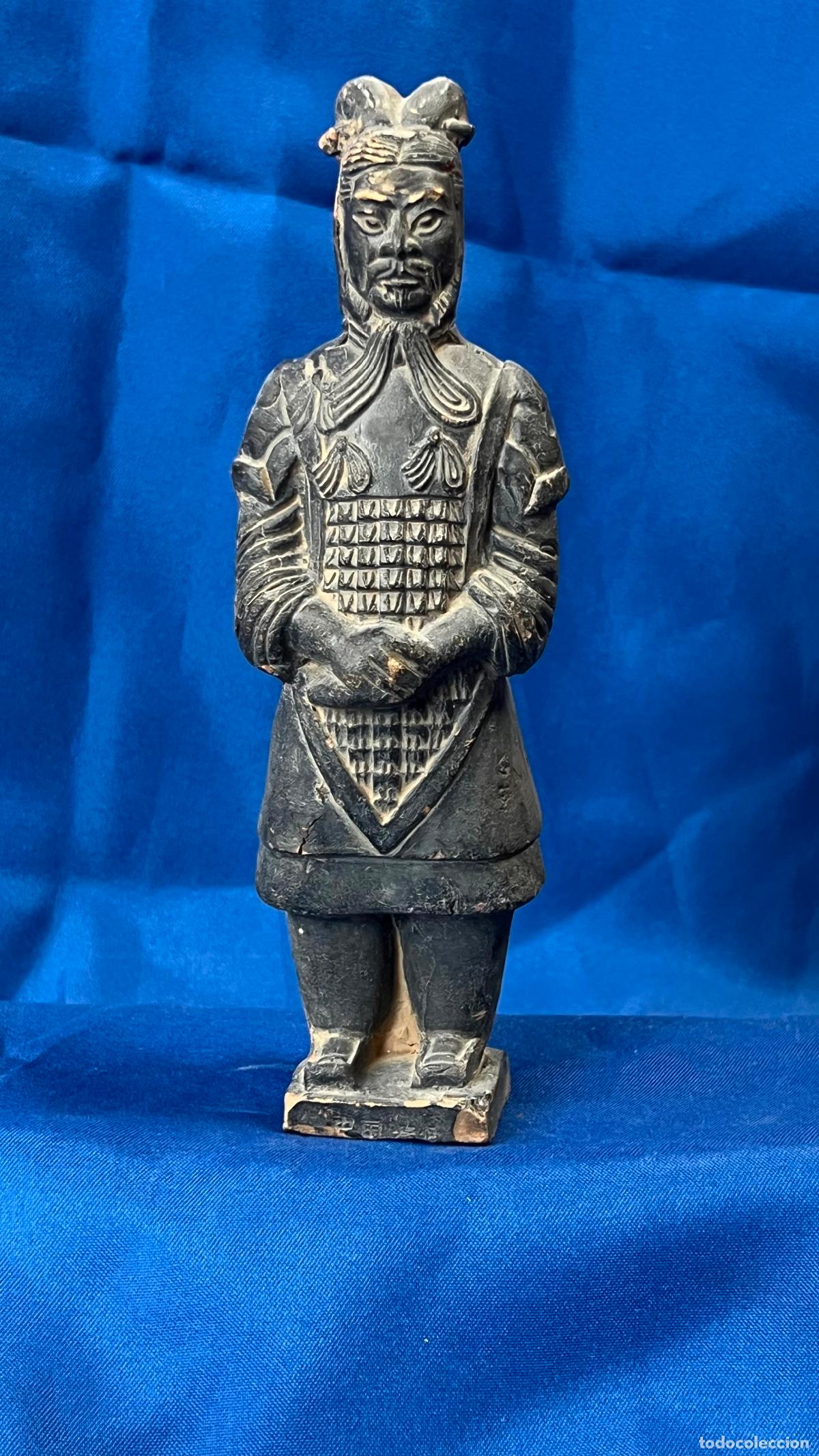 Kunst: Antigua Figura de Guerrero de Terracota de Xian en Arcilla Oscura. Escultura Asi&aacute;tica Vintage