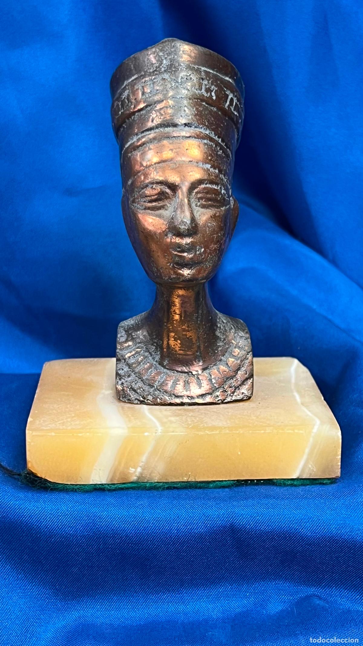 Kunst: BUSTO ESCULT&Oacute;RICO: NEFERTITI SOBRE BASE DE PIEDRA