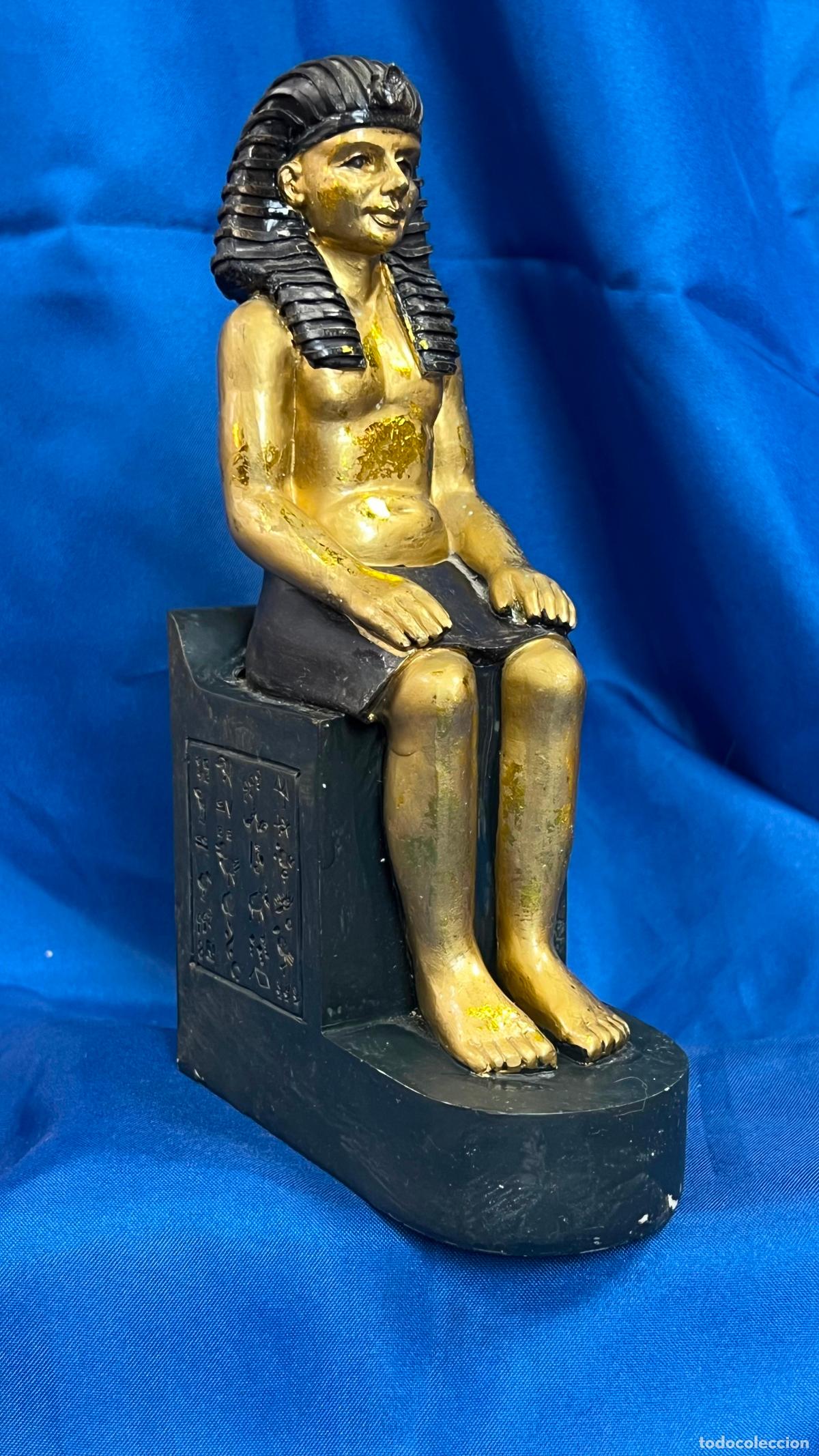 Arte: Antigua Figura de Fara&oacute;n Egipcio Sedente Pol&iacute;croma en Dorado y Negro. Escultura Mitolog&iacute;a Vintage