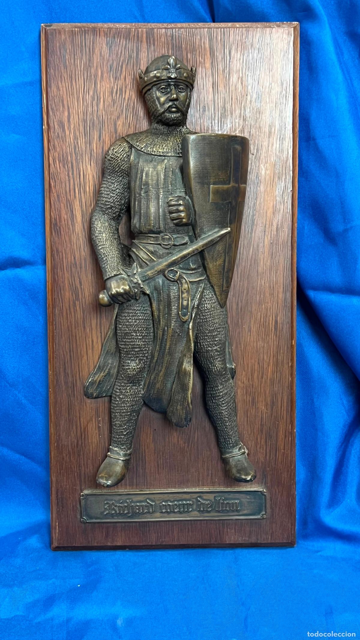 Arte: SOBERBIO RELIEVE DE RICARDO CORAZ&Oacute;N DE LE&Oacute;N - PLACA MET&Aacute;LICA SOBRE TABLA DE MADERA - ESTILO HISTORIC