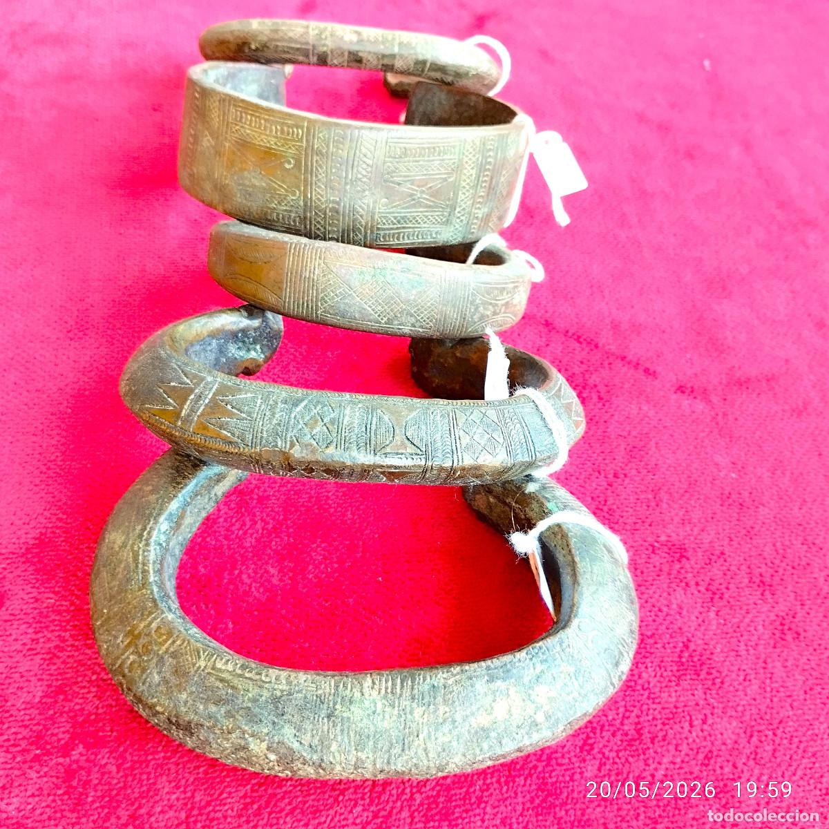 Arte: LOTE 5 BRAZALETES ESCLAVAS AFRICANAS EN BRONCE ARTESANAL PROCEDENTE DE COLECCI&Oacute;N EXQUISITA