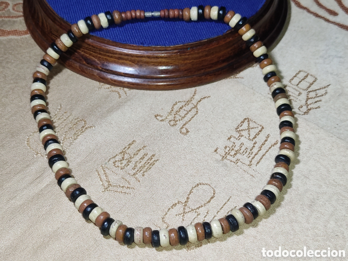 Arte: Collar &eacute;tnico africano de 3 tipos de madera diferentes.