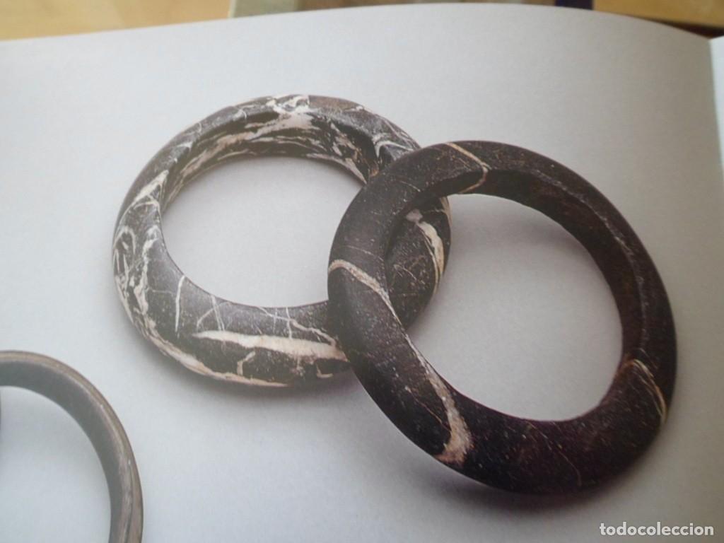 Arte: BRAZALETE ANTIGUO PARA BRAZO EN PIEDRA. ARTE &Eacute;TNICO AFRICANO.