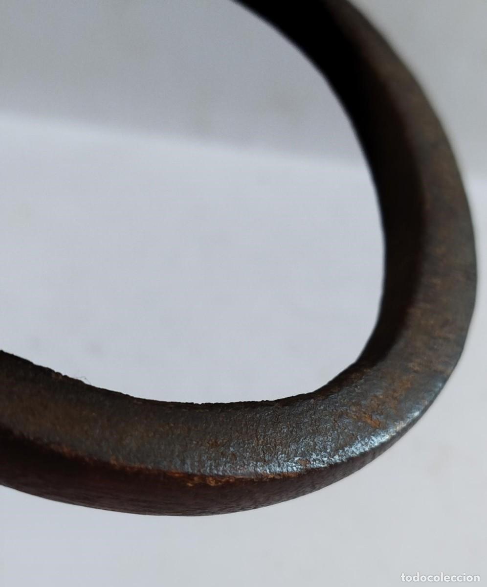 Arte: ARTE &Eacute;TNICO AFRICANO. BRAZALETE MADERA LOBI / BOBO. BURKINA COSTA DE MARFIL. &Aacute;FRICA.