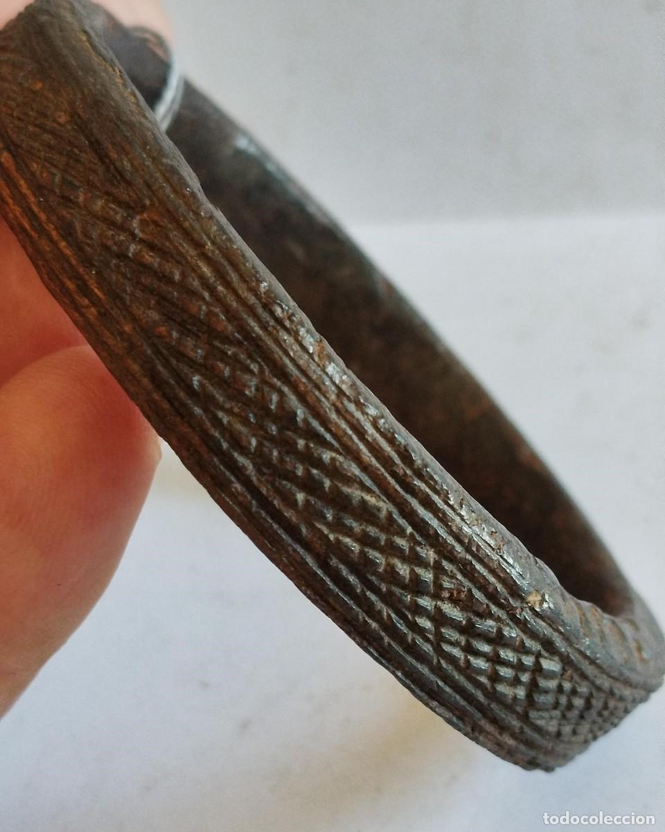 Arte: ARTE &Eacute;TNICO AFRICANO. BRAZALETE MADERA LOBI / BOBO. BURKINA COSTA DE MARFIL. &Aacute;FRICA.