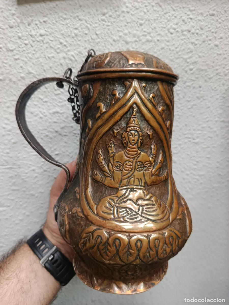 Arte: Jarra de t&eacute; India de cobre antigua.Diosa Vishnu