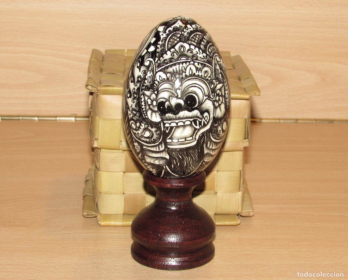 Art: Huevo madera pintado artesanal Bali Indonesia dragones leones con peana