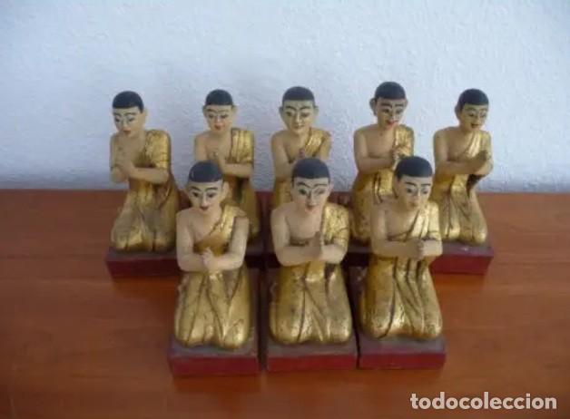 Arte: Colecci&oacute;n excepcional de monjes sentados pintados, hechos de madera del Siglo XIX.