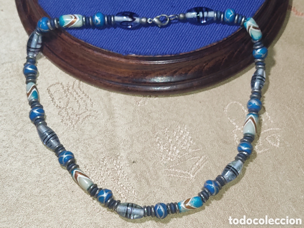 Arte: Collar americano indio Navajo de hueso pintado a mano y cristal de Murano.Vintage.