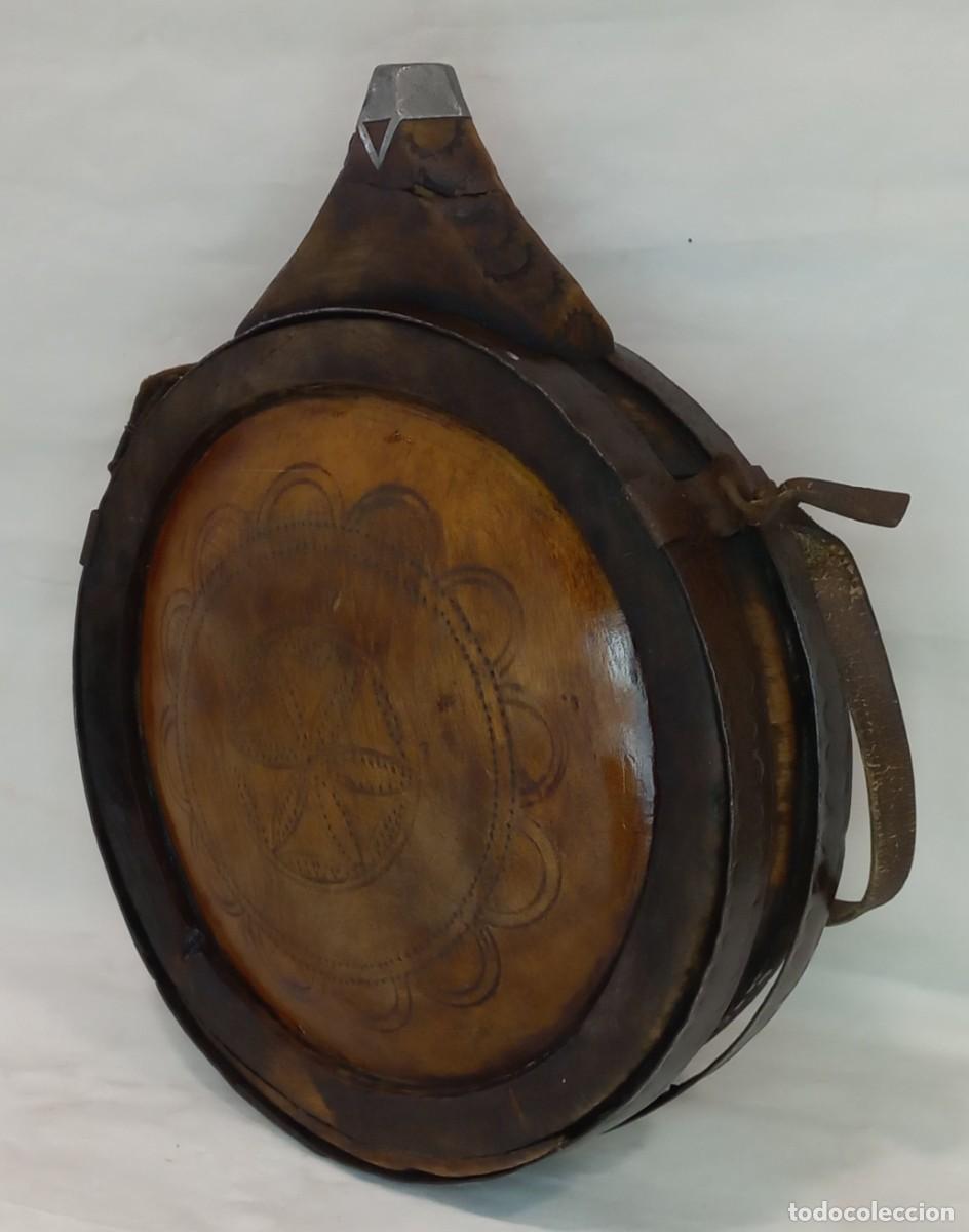 Arte: ANTIGUA CANTIMPLORA BEREBER , NOMADA DE MADERA DECORADA Y FORJA - Foto 1