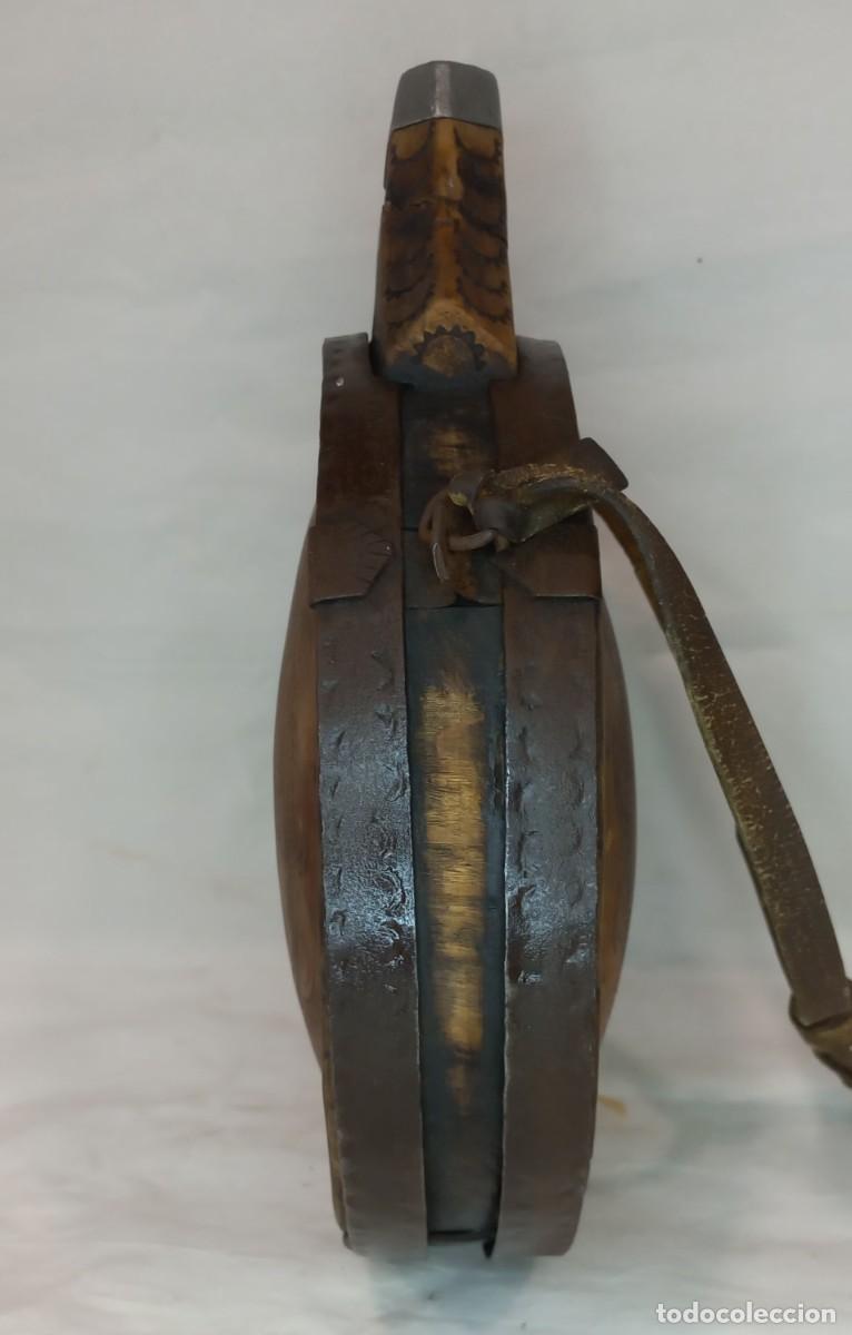 Arte: ANTIGUA CANTIMPLORA BEREBER , NOMADA DE MADERA DECORADA Y FORJA - Foto 7