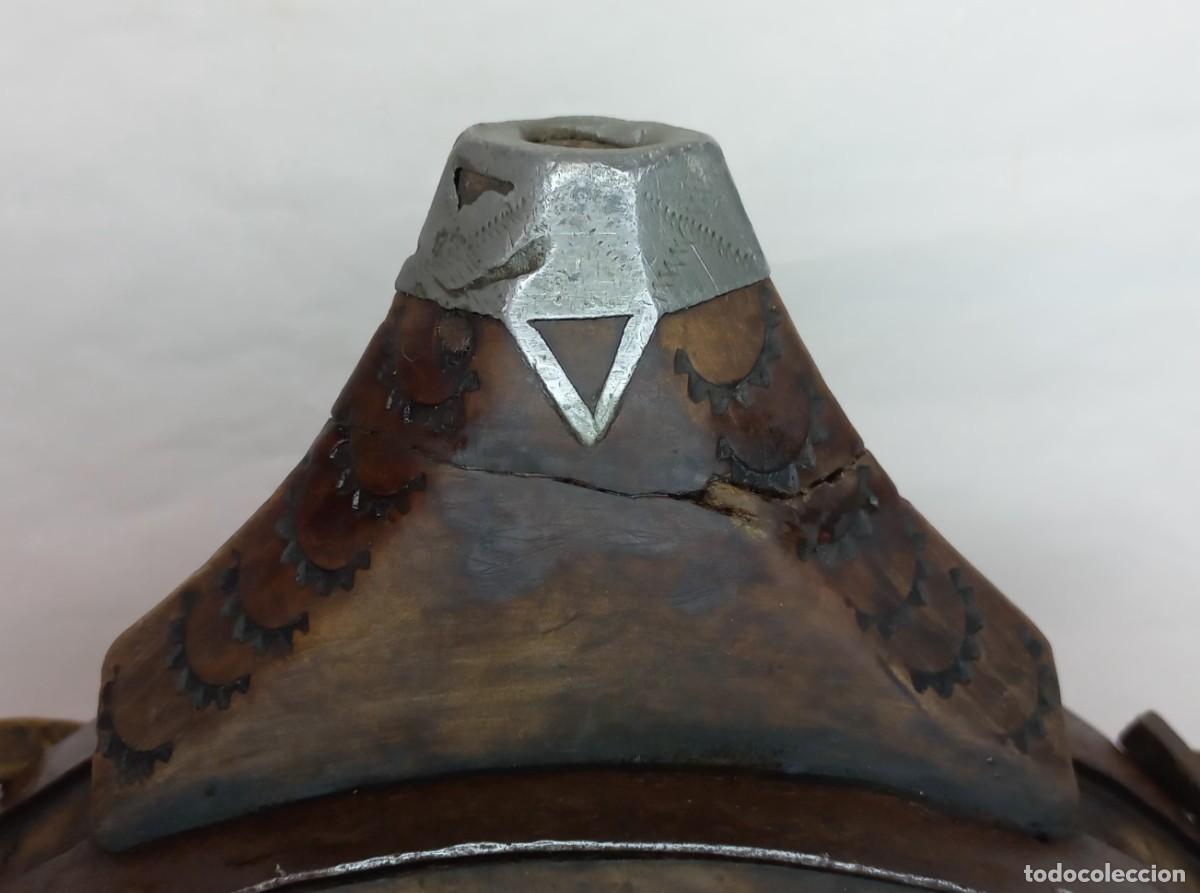 Arte: ANTIGUA CANTIMPLORA BEREBER , NOMADA DE MADERA DECORADA Y FORJA - Foto 10
