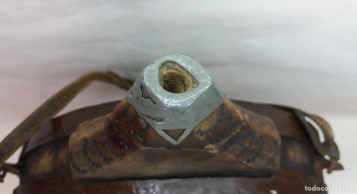 Arte: ANTIGUA CANTIMPLORA BEREBER , NOMADA DE MADERA DECORADA Y FORJA - Foto 11