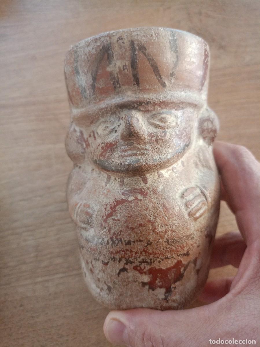 Arte: Antiguo recipiente cer&aacute;mico antropomorfo de trdici&oacute;n andina, Per&uacute;.