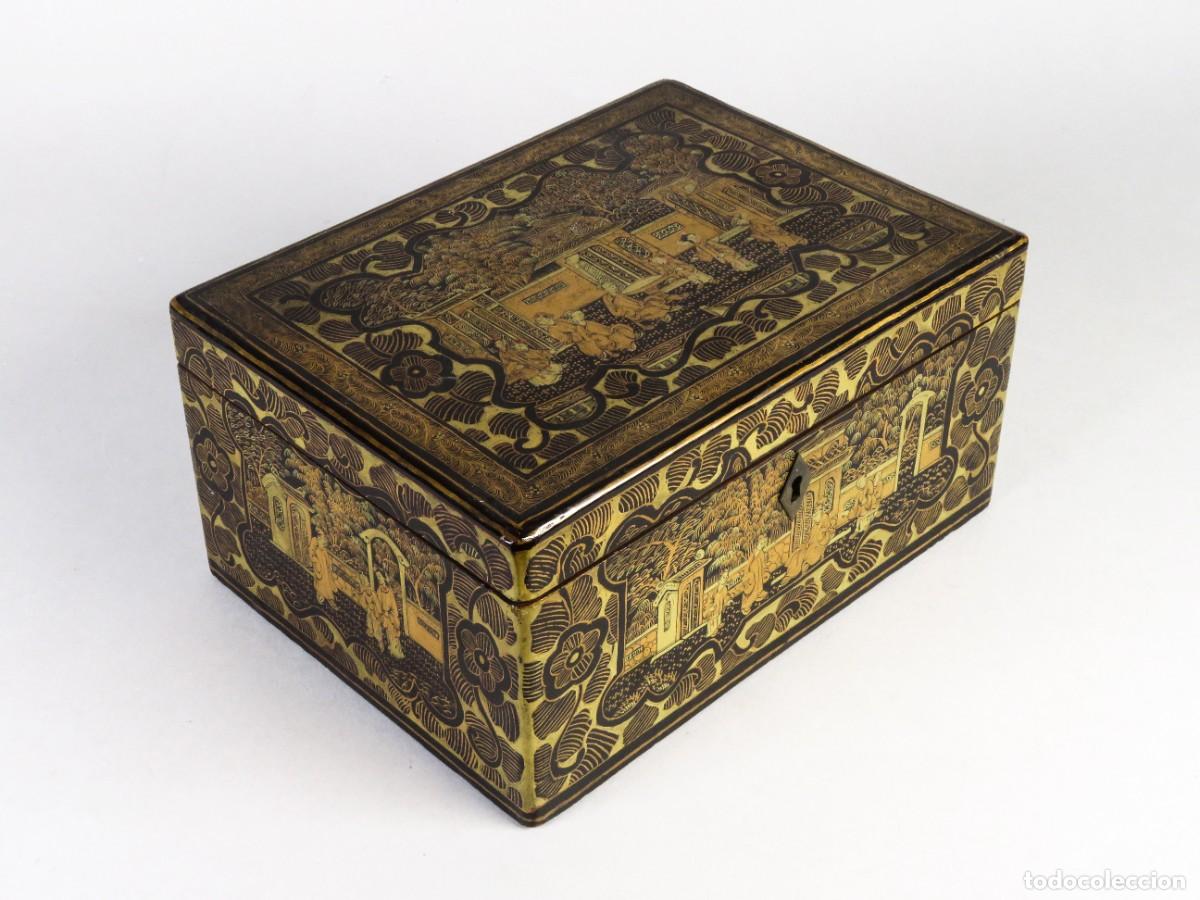Arte: Caja de t&eacute; en madera lacada con escenas palaciegas interior en esta&ntilde;o Dinast&iacute;a Qing siglo XIX
