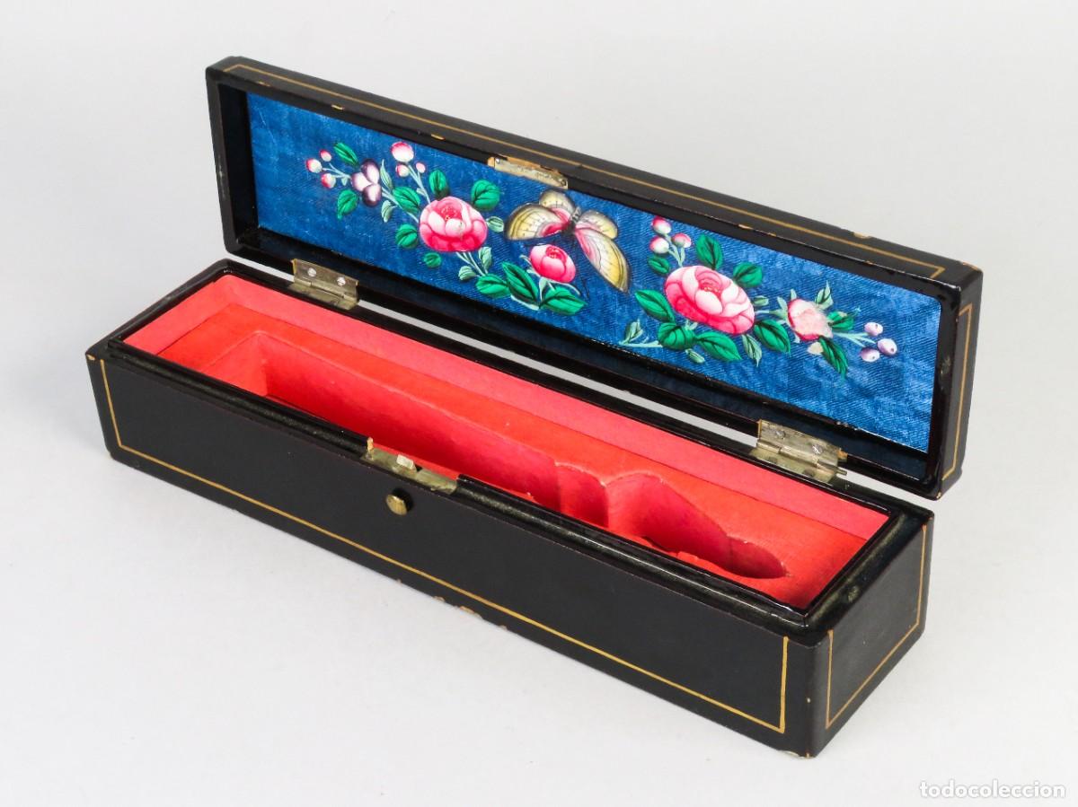 Arte: Caja estuche abanico laca china interior con molde original seda pintada a mano finales siglo XIX