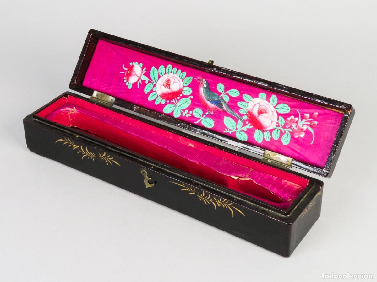 Arte: Caja estuche abanico laca china interior con molde original seda pintada a mano finales siglo XIX