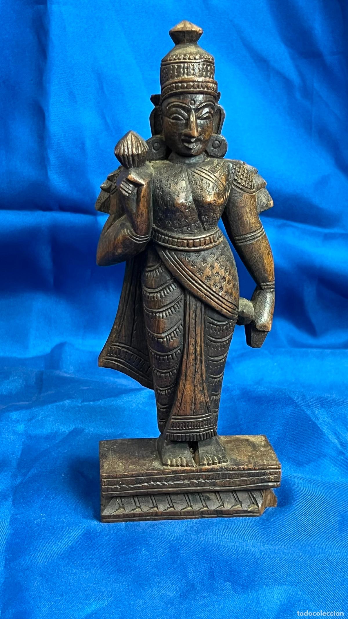 Arte: EXQUISITA ESCULTURA IND&Uacute; EN MADERA TALLADA A MANO - FIGURA DE DEIDAD (DIOSA LAKSHMI O DEVI) CON FLOR