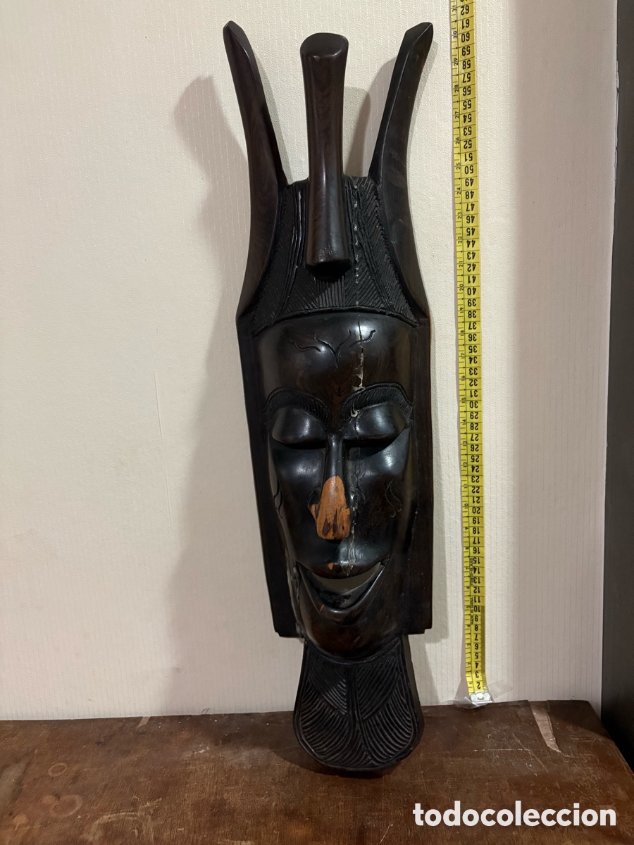 Arte: Mascar africana talla madera