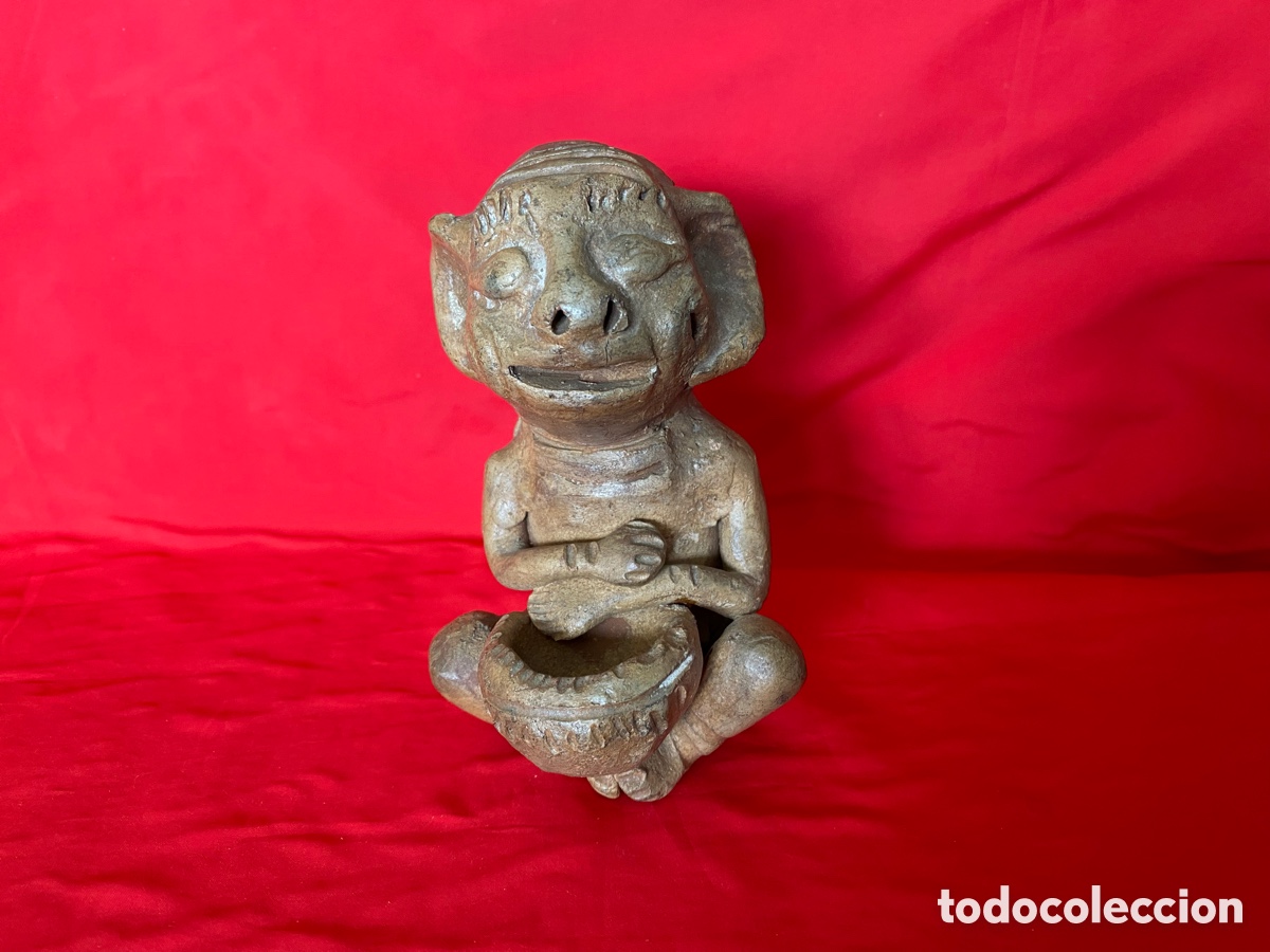 Arte: Antiguo &Iacute;dolo / Figura de Terracota Estilo Precolombino - Personaje con Cuenco - 13 cm