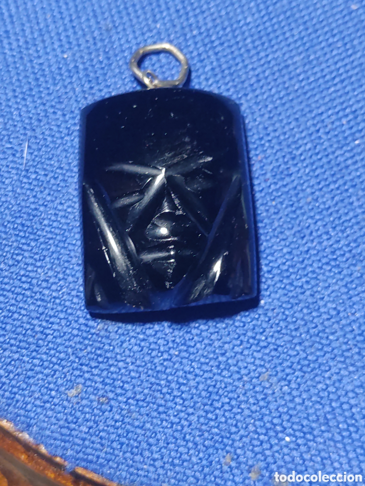 Arte: Cara tallada precolombina en Obsidiana negra,M&eacute;jico.