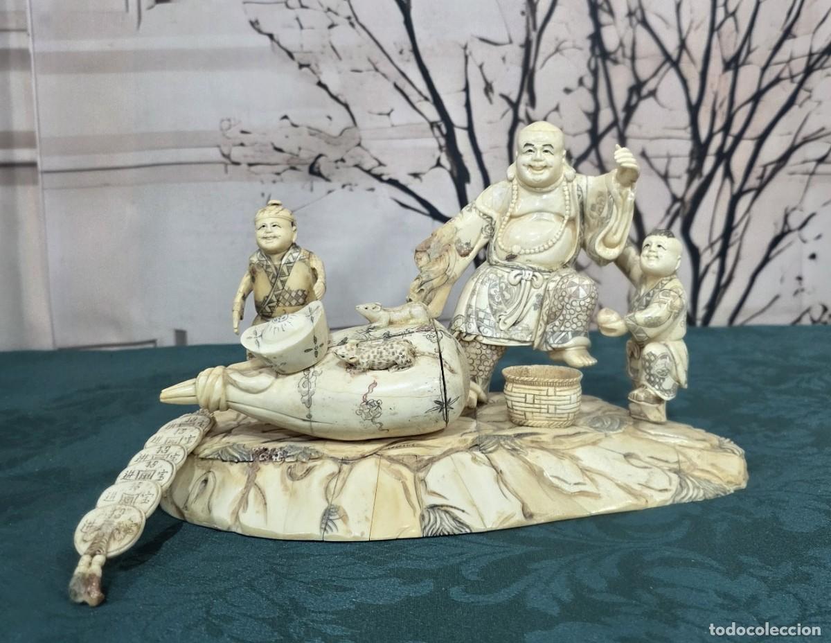 Arte: Escena de hueso con personajes