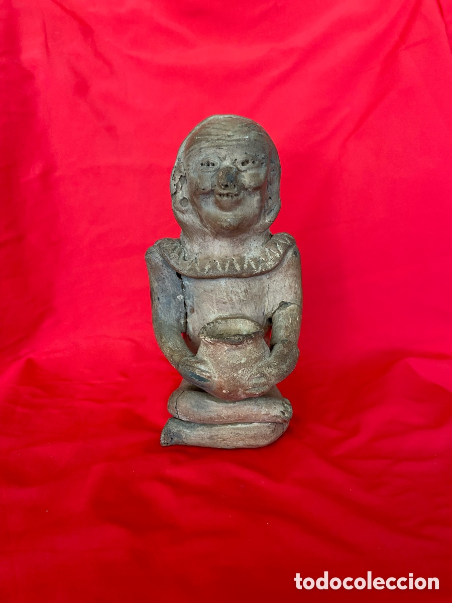 Arte: Antigua figura antropomorfa de terracota estilo precolombino. Posible influencia Tumaco/Tolita