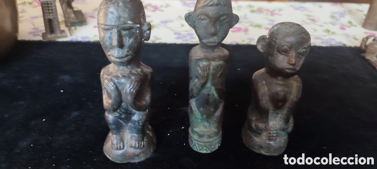 Arte: Tres antiguos &iacute;dolos o fetiches de bronce siglo XIX etnia Bakongo del Zaire