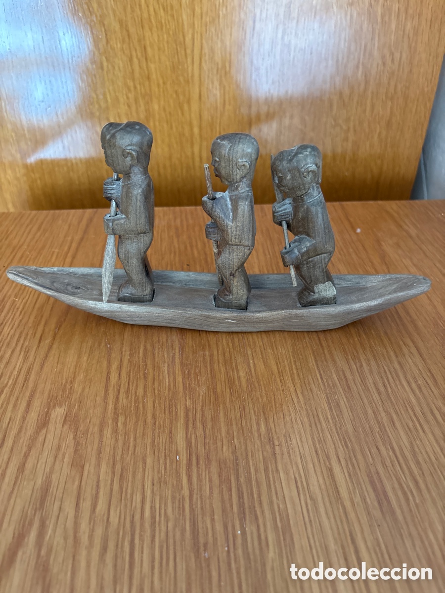 Arte: Figura canoa &eacute;bano gris