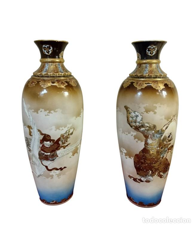 Arte: PAREJA DE JARRONES SATSUMA CON MOTIVOS FOLCL&Oacute;RICOS. PINTURA AL ESMALTE. JAP&Oacute;N. SIGLOS XIX-XX
