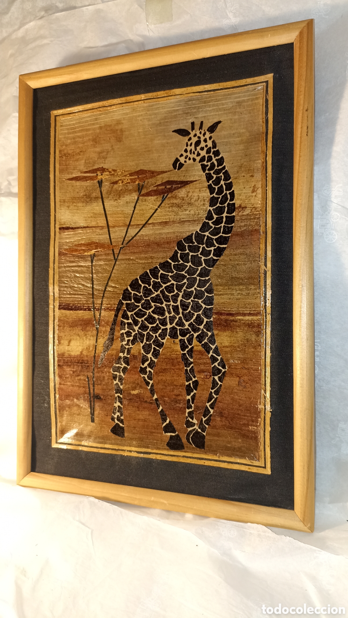 Arte: Cuadro Artesanal Africano - Jirafa en Fibra Natural (Enmarcado)35/24 cm