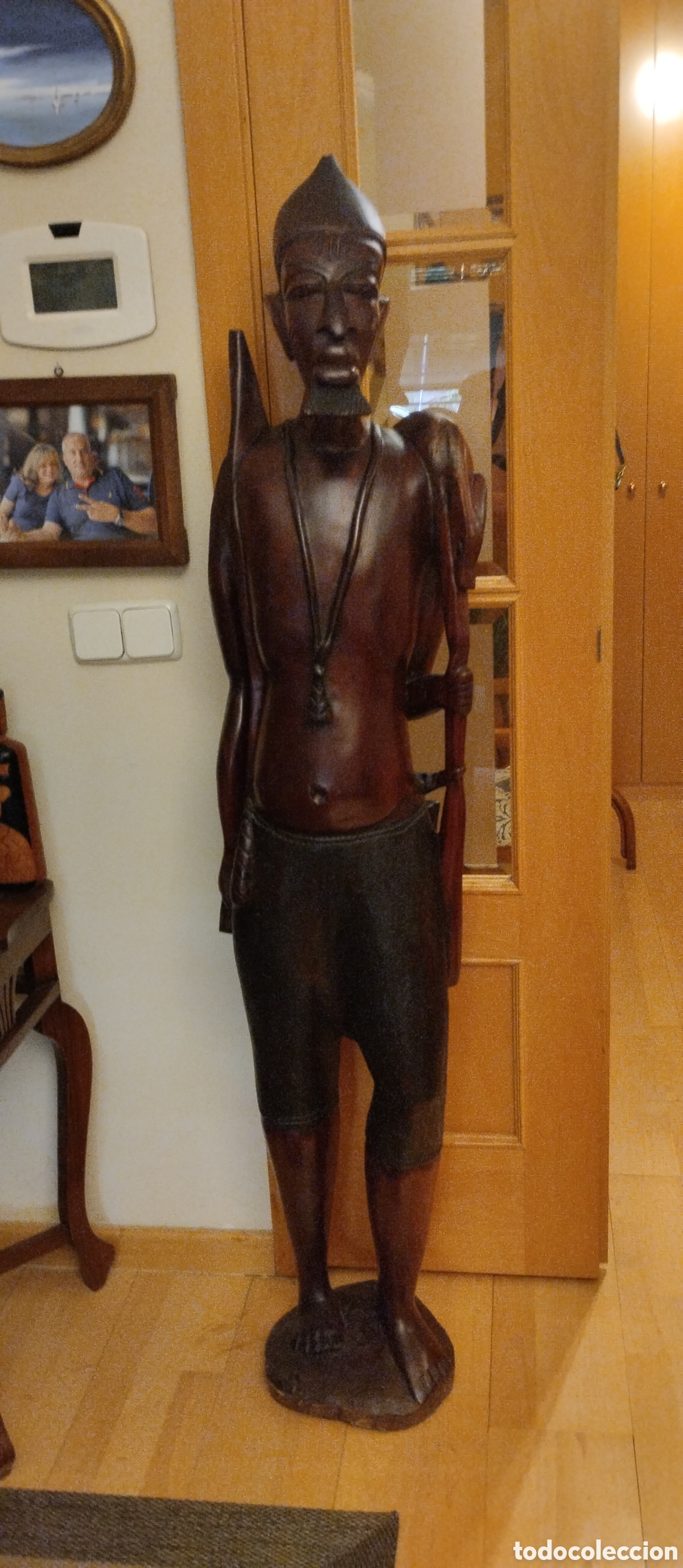 Arte: Figura africana de madera de &eacute;bano tallafa