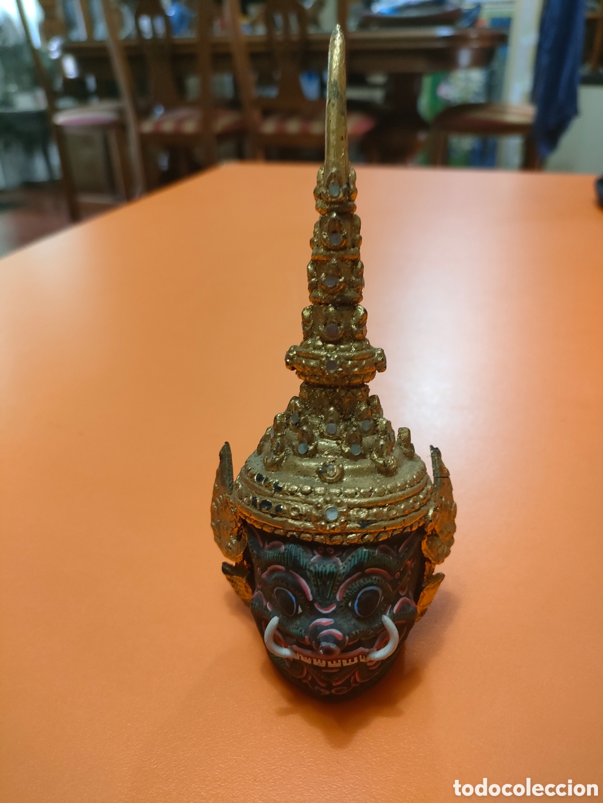 Arte: Peque&ntilde;a mascara thailandesa hua khon