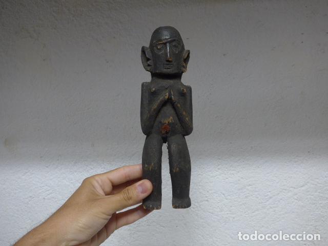 Arte: Antigua escultura figura de Borneo con sello de lacre de importacion, Indonesia