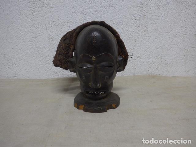 Arte: Antigua mascara casco de madera tallada africana de los Chokwe de Angola