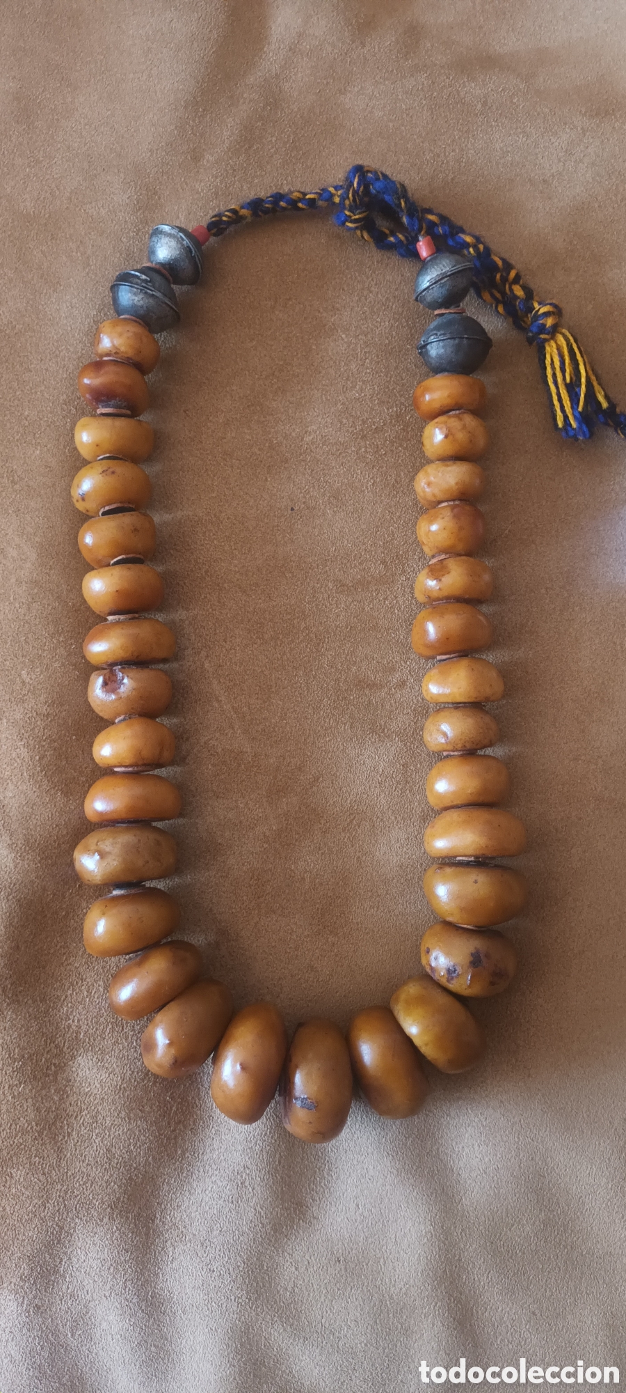 Arte: Collar tribal bereber en resina de ambar