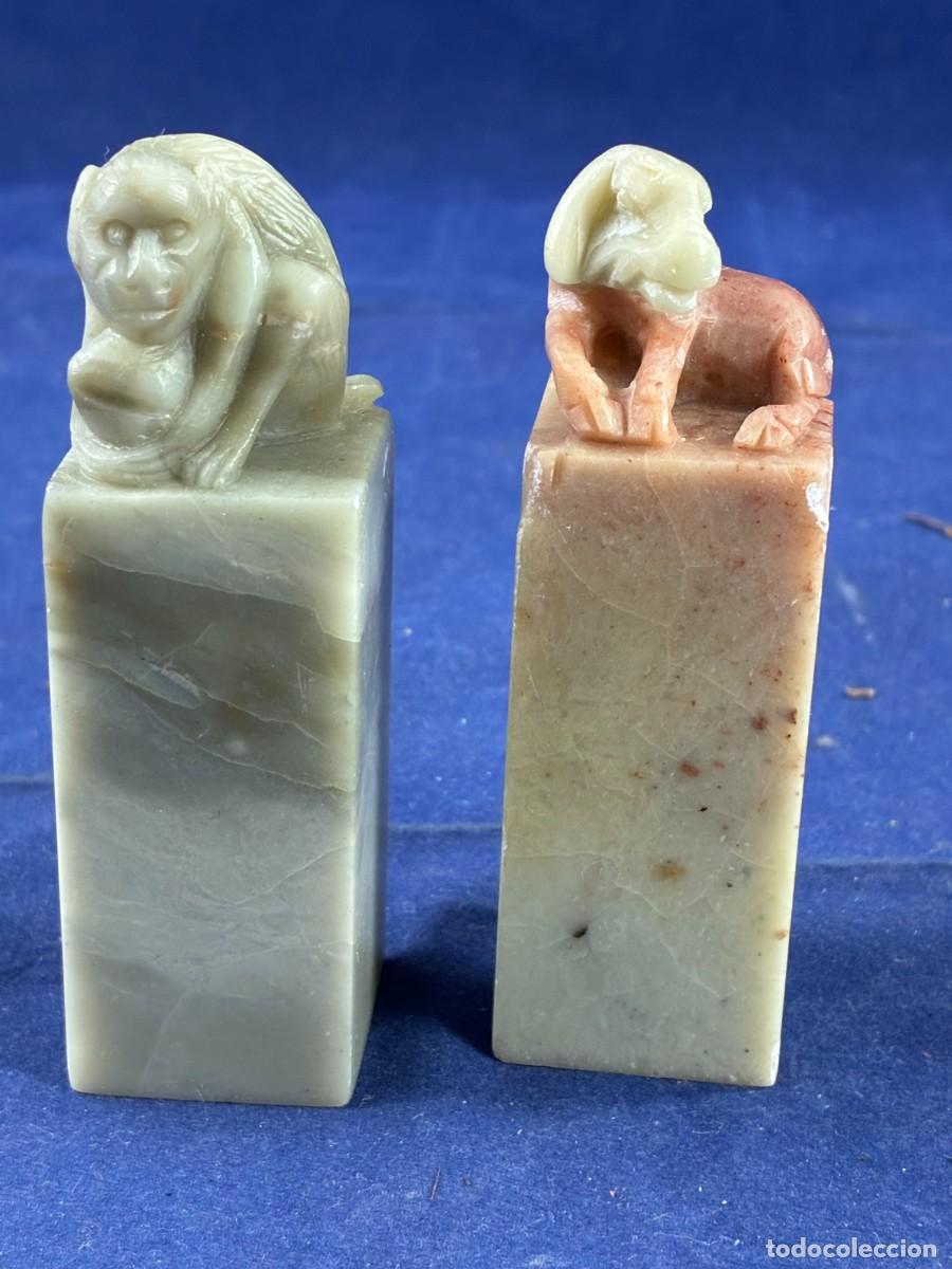Arte: Pareja sellos chinos piedra jade&iacute;ta mono cabra c.1950 buen estado