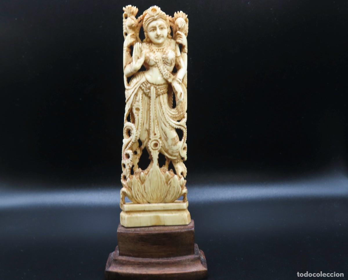 Arte: DEIDAD HIND&Uacute; LAKSHMI PADMA EN MARFIL